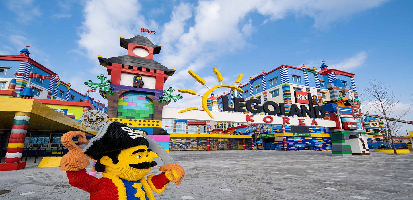 Legoland Korea opening gates made of lego with lego pirate in the foreground