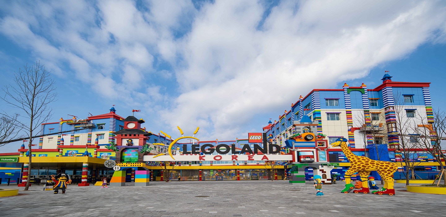 Legoland Korea front gates with Legoland animals and buildings